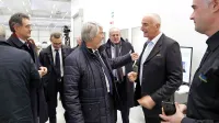 Italijanski minister za delo Poletti (v sredini) je bil nad predstavitvijo Pipistrela, njegove zgodovine in načrtov, navdušen.