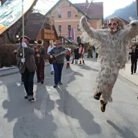 Na debelo nedeljo Laufarska družina prvič popolna in urejena na 
prostem.

