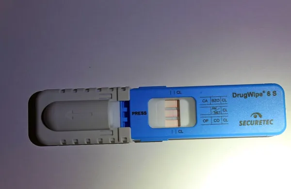 Hitri test je potrdil sume policistov, da so vozniki  zaužili nedovoljene substance.