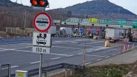 Čez dva meseca pred cestninskimi postajami ne bo več tabel z 
opozorili za plačilo cestnine, saj bodo postavili novo prometno 
signalizacijo.