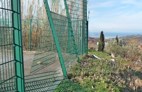 Za ta del ograje je  bila usodna lanska tramontana ... 