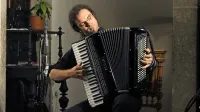 Marko Hatlak bo s Kapobando jutri nastopil v Kosovelovem domu 
v Sežani, v petek pa v Gledališču Koper.