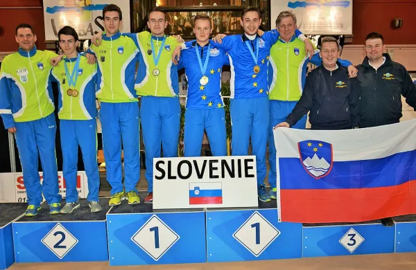Zlati Erik Čeh (peti z leve) v družbi ostalih balinarjev uspešne 
slovenske ekspedicije