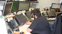 Operaterji v regijskih centrih (na fotografiji postojnski) naloge 
opazovanja, obveščanjain alarmiranja opravljajo  24 ur na dan 365 
dni v letu. 