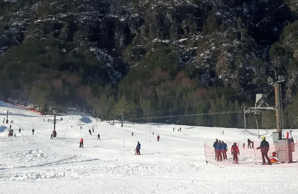 V Logu pod Mangrtom smučajo ob vikendih...