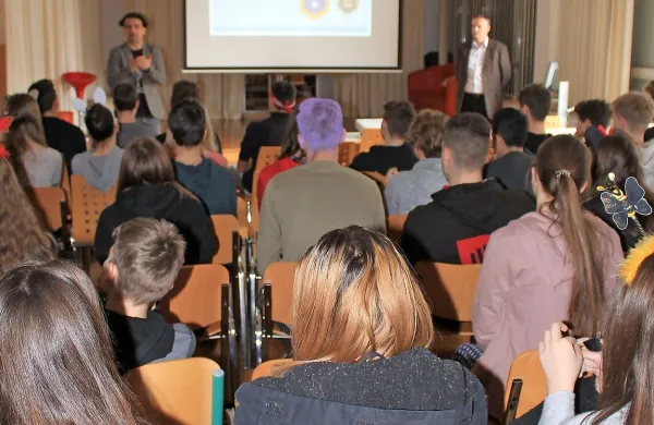 O pasteh interneta in socialnih omrežij