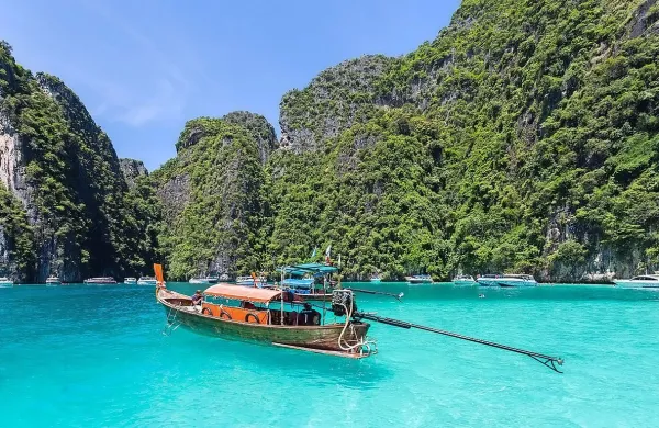 Od junija do septembra obiskovalci ne bodo mogli več z barko  v 
tajski zaliv Maya Bay.