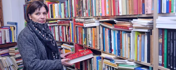 Dragica Vrečko obožuje knjige.