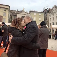 Poljub pod Tartinijevim kipom prina&scaron;a srečo v ljubezni