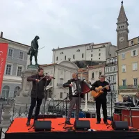 Poljub pod Tartinijevim kipom prina&scaron;a srečo v ljubezni