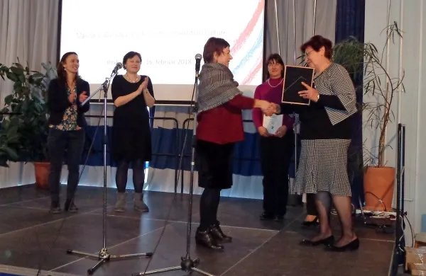 Predstavnica Ruskega centra znanosti in umetnosti Valerija Kipljakova je predala ruske knjige OŠ Dragotina Ketteja, Univerzi za 
tretje življenjsko obdobje in Knjižnici Makse Samsa.