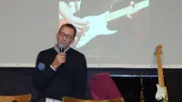 Bernard Baša je knjigo Nisem več kralj posvetil spominu na sina 
Gašperja.