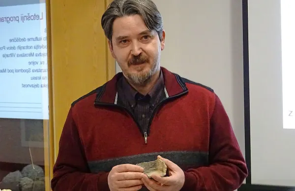 Kustos Slavko Polak  je za polovični delovni čas prevzel tudi 
vodenje Notranjskega muzeja. 
