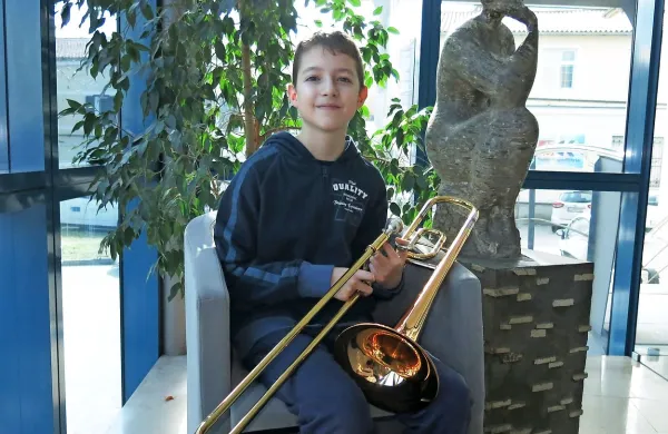 13-letni Aljaž Kos iz Idrije se s pozavno druži že pet let.  