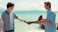 V glavnih vlogah sta zaigrala Timothée Chalamet (levo) in Armie 
Hammer.
