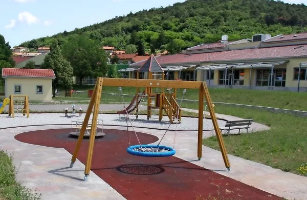 Vsak  mesec v sežanskem vrtcu, ki ima enote v vseh štirih 
kraško-brkinskih občinah, ostane neplačanih za več kot 30.000 
evrov oskrbnin. 
