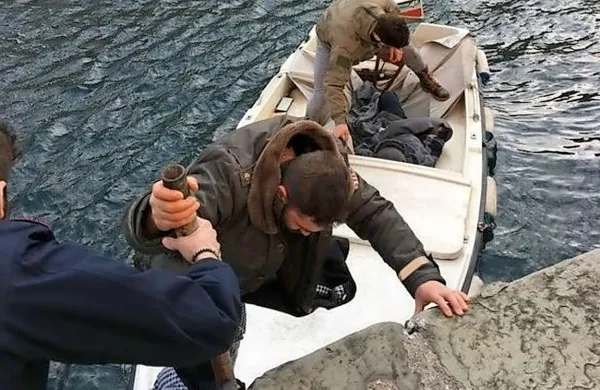 Moškega so potegnili iz vode natakarji iz bližnjega lokala.