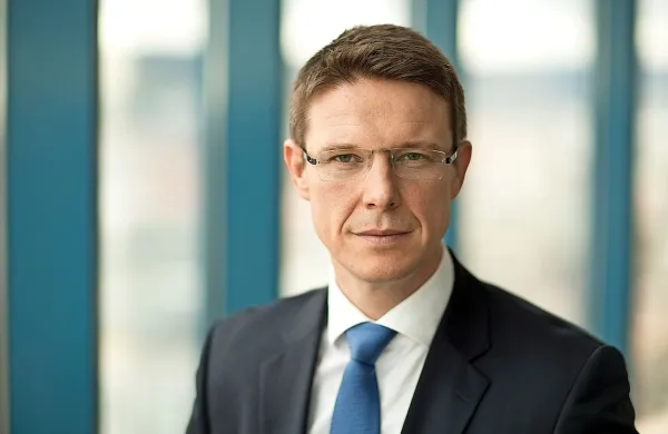 Jozef Kausich je novi predsednik uprave koprske banke Intesa 
Sanpaolo.