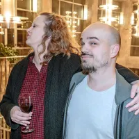 Pod Realiste sta se podpisala režiserka Tijana Zinajić (levo) ter 
avtor in dramaturg Jure Karas. 