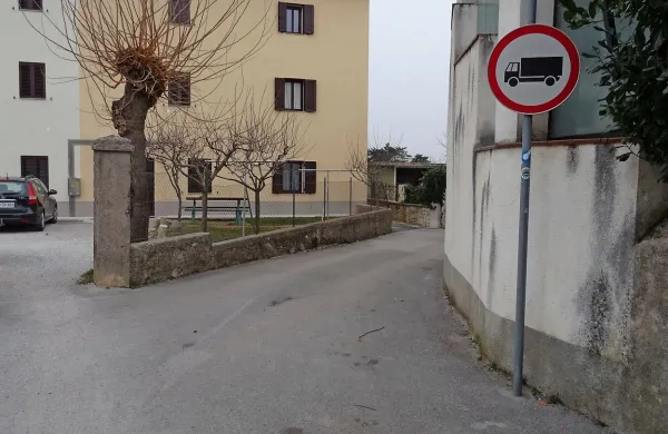Zaprli bodo 40 metrov poti