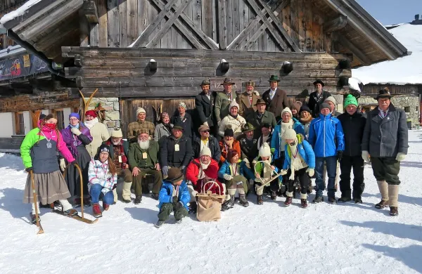  Usklajenih negovalcev smučarske tradicije mraz na pokalu za Lok 
smučko ni motil.