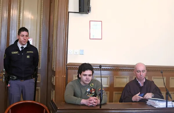 Tožilstvu na sojenju Stefanu Cakiću zaradi obtožbe za uboj igralca 
Gašperja Tiča ni uspela zahteva za izločitev sodnika Cirila 
Keršmanca.
