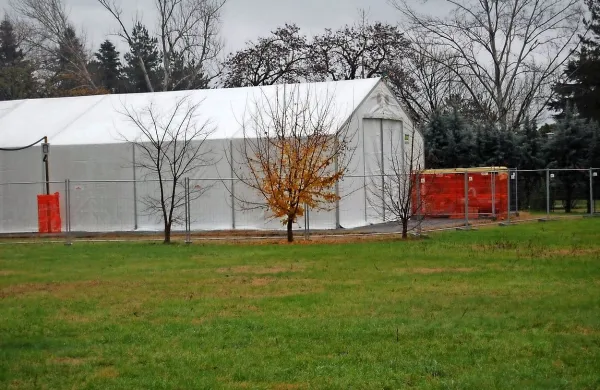 Postavitev ogrevanega šotora v parku doma Contravalle je bila le 
začasna.