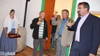  Spominska soba Matija Vertovca je bila med prvimi uresničenimi 
participativnimi projekti. Župan Tadej Beočanin (desno)  pričakuje, 
da bodo tudi novi predlogi občanov zanimivi.  

