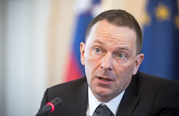 Predsednik države Borut Pahor je za namestnika predsednika KPK 
imenoval Uroša Novaka (na fotografiji).
