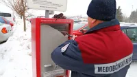 Včeraj zjutraj je bilo prvo opravilo postojnskih redarjev  čiščenje 
parkomatov.