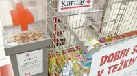Po novih izračunih so minimalni  življenjski stroški  v Sloveniji 441 
evrov na mesec. 331 evrov, na kolikor bi se povišala denarna 
socialna pomoč za samsko osebo, dosega  75 odstotkov tega 
zneska.