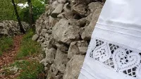 Čipke in petlje v knjižnici