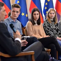 Dijaki obeh Goric v pogovoru s Pahorjem o meji, miru in sožitju dveh narodov