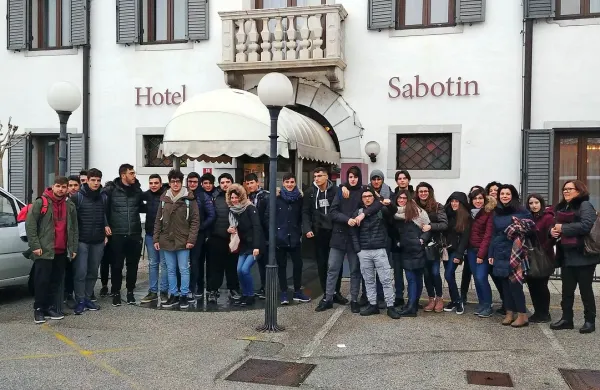 Skupina dijakov srednje šole iz Castelvetrana bo danes končala 
študijski program v Hitu.