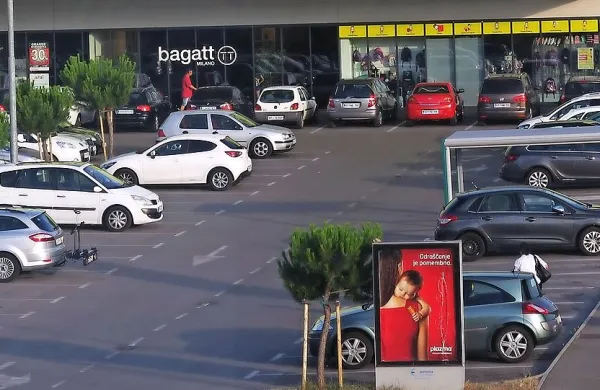 Sentina je imela poslovalnico tudi v koprskem Planetu Tuš.