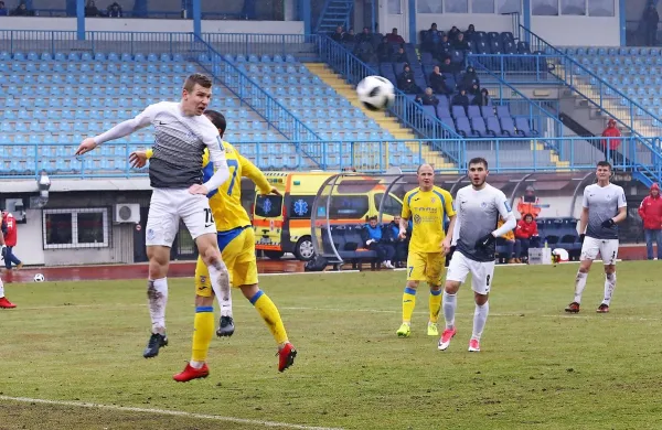 Domžalčani (v rumenih dresih) so v športnem parku proti Ankaranu upravičili vlogo favorita.