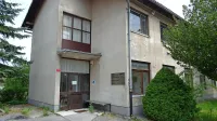 Poslovno-proizvodni kompleks propadlega  podjetja Sec na Baču 
je kupila družba Anepremičnine. 