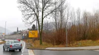 Zemljišča družbe Urbana v stečaju v trikotniku med Vojkovo in 
Kromberško ulico so bila na včerajšnji dražbi prodana. 