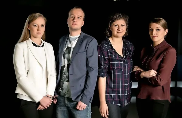Podatkovno-preiskovalno skupino EkstraVisor sestavljajo (z leve): 
Neža Steiner, Anže Zabukovšek, Vanja Gligorović in Mateja Cankar.