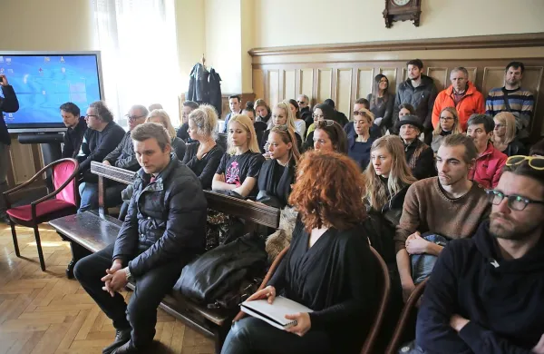 Pred očmi javnosti intimni posnetki iz Tičevega stanovanja
