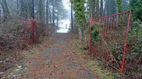 Ob nekdanji vojašnici na Kozini občina prodaja šest parcel za 
gradnjo stanovanjskih hiš. 