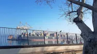 Niti zasuk ladje Katrina ni pomagal, da bi se njenega brnenja manj 
slišalo. 