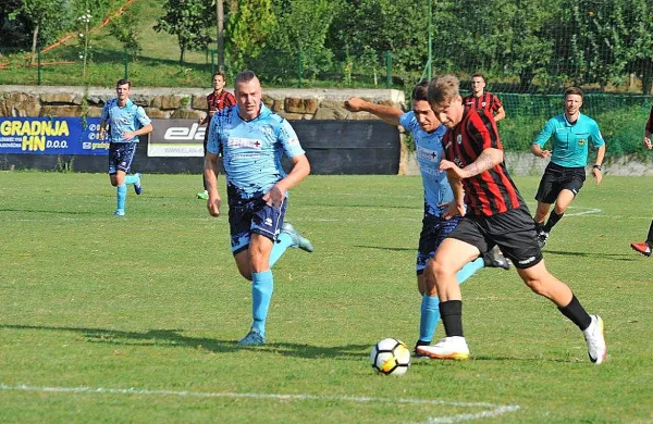 Prvi medsebojni dvoboj Brd in Jadrana je jeseni pripadel Dekančanom (v svetlejših dresih). Kako bo jutri? 