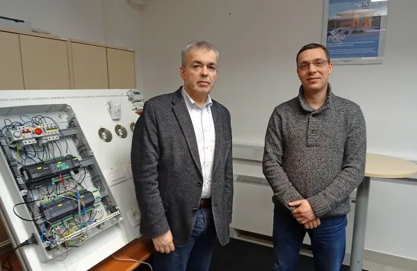 Hrpeljska Robotina je razvila platformo za upravljanje porabe 
električne energije, ki prepoznava navade uporabnikov in omogoča velike prihranke.
