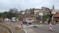 800 metrov ceste skozi novi del Štanjela bodo, tako pravijo na 
občini, dokončali maja.