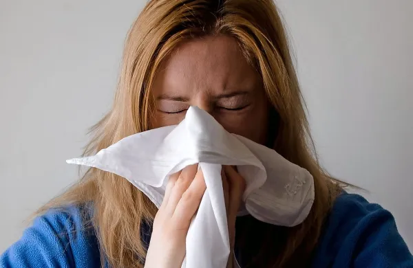 Ob gripi ves čas razsajajo tudi akutni respiratorni infekti. 