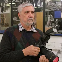 Tudi tokratni literarni večer je s fotoaparatom beležil slavljenkin 
mož Rado Lipovec. 