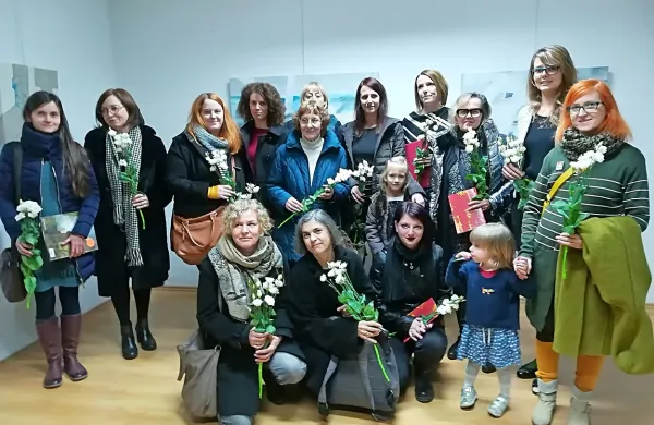 Trinajst umetnic, trinajst pogledov na razstavi Njen pogled. 