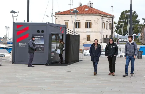Krepko preplačano maketo drugega tira bodo začasno odstranili.