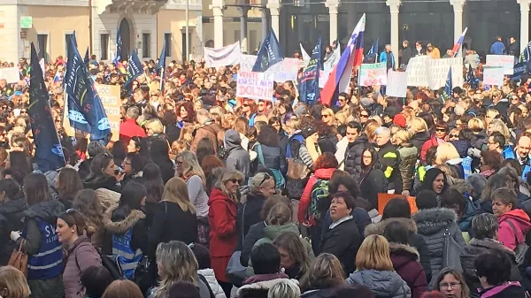 Učitelji in vzgojitelji na protestnih shodih, tudi v Kopru